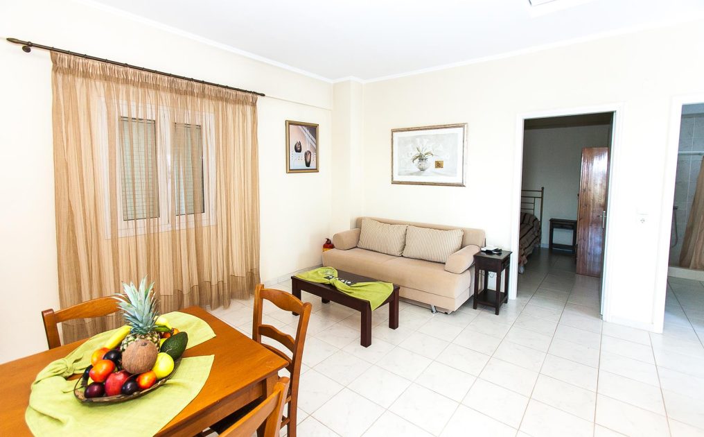 white house with panoramic sea view (4)
